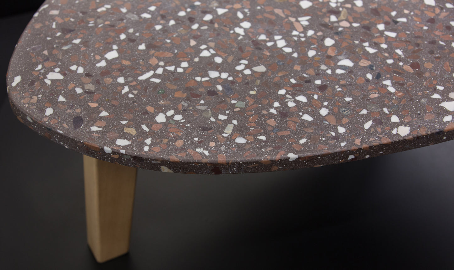 BetelArt terrazzo konferenčný stolík – 90 × 60 cm, hnedý s bielym mramorom a vápencom