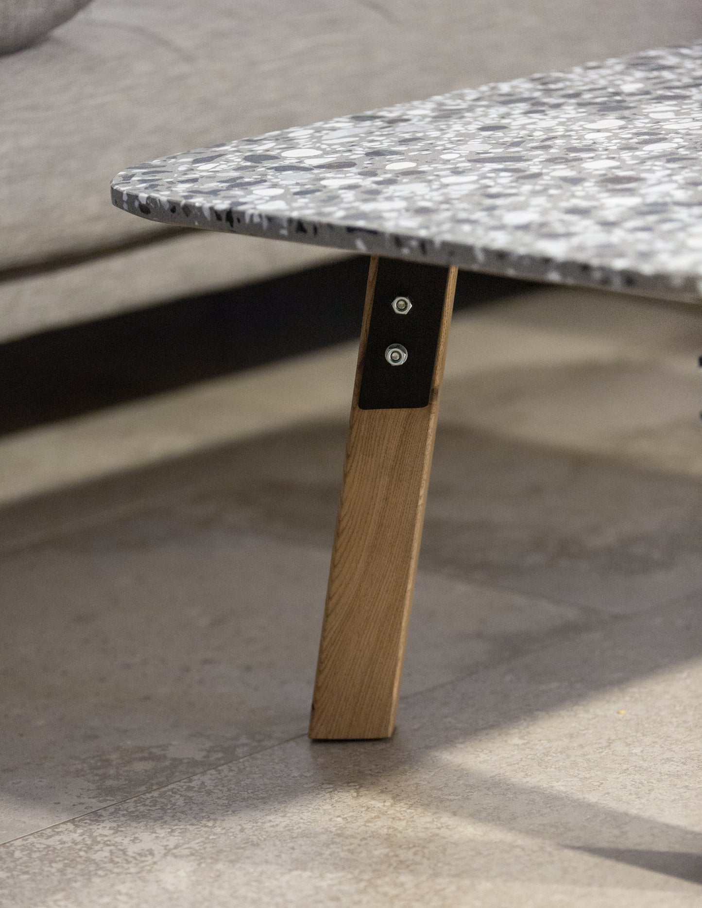 Terrazzo konferenčný stolík 70x100cm