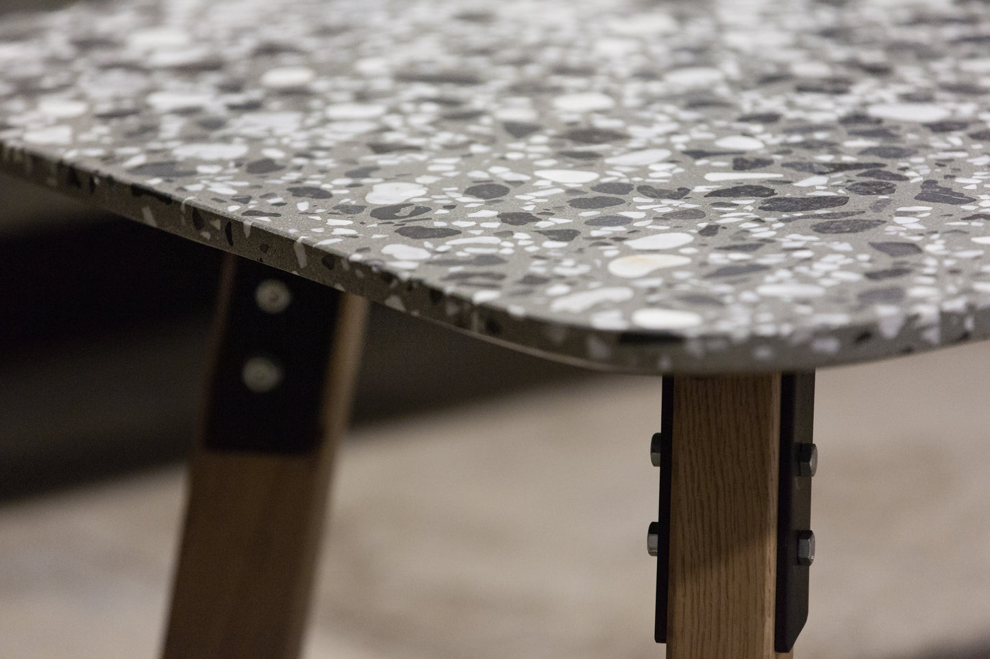 Terrazzo konferenčný stolík 70x100cm