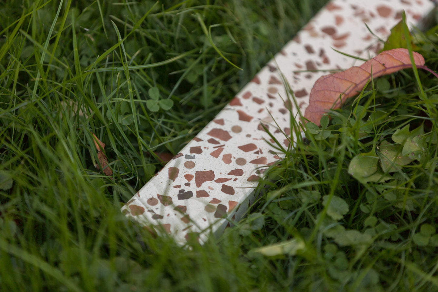 BetelArt Terrazzo Magnetický držiak na nože Beige/Limestone