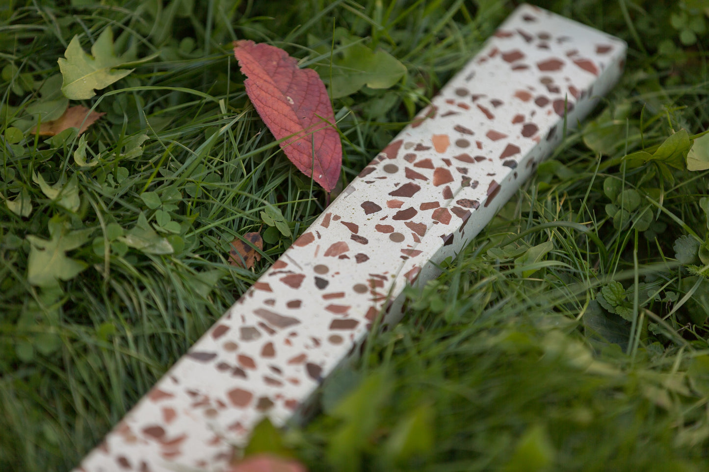 BetelArt Terrazzo Magnetický držiak na nože Beige/Limestone