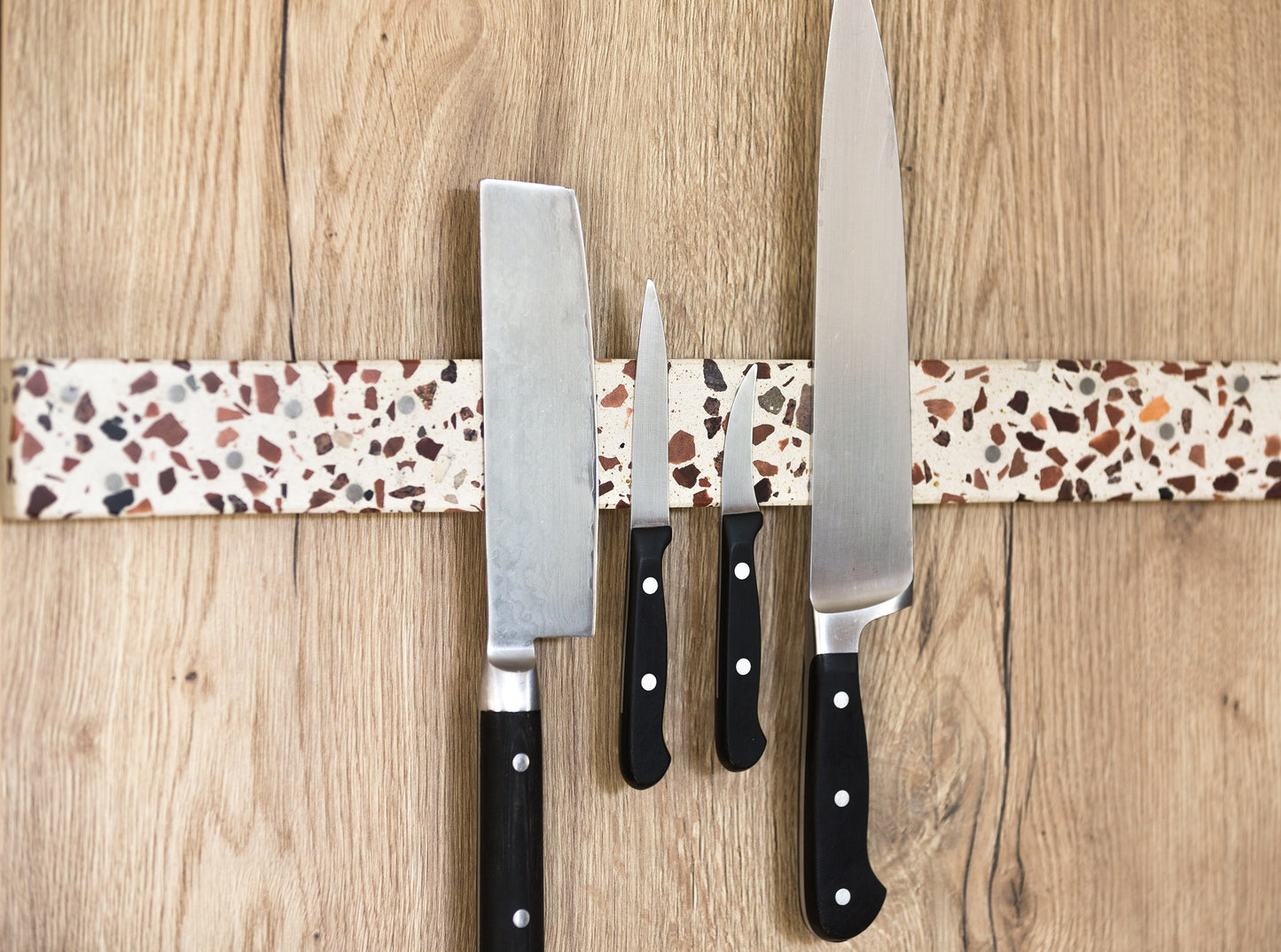 BetelArt Terrazzo Magnetický držiak na nože Beige/Limestone