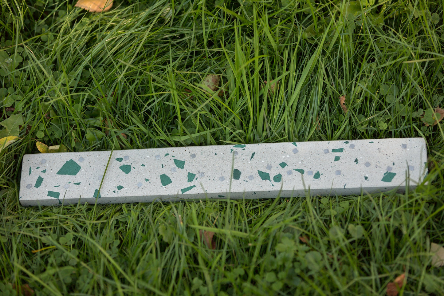 BetelArt Terrazzo Magnetický držiak na nože Beige/Green